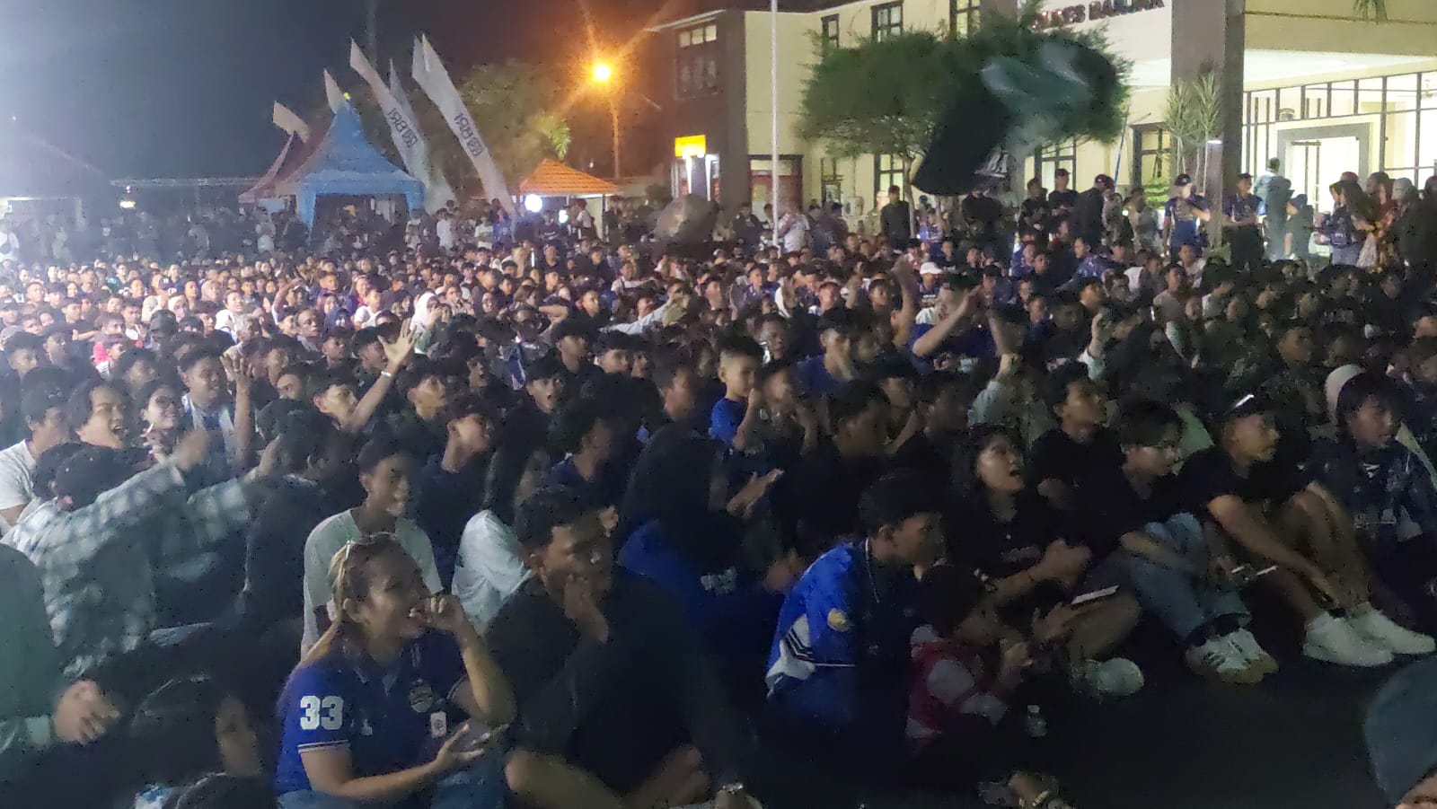 Ribuan Bobotoh Padati Polres Banjar Saat Nobar Persib vs PSM