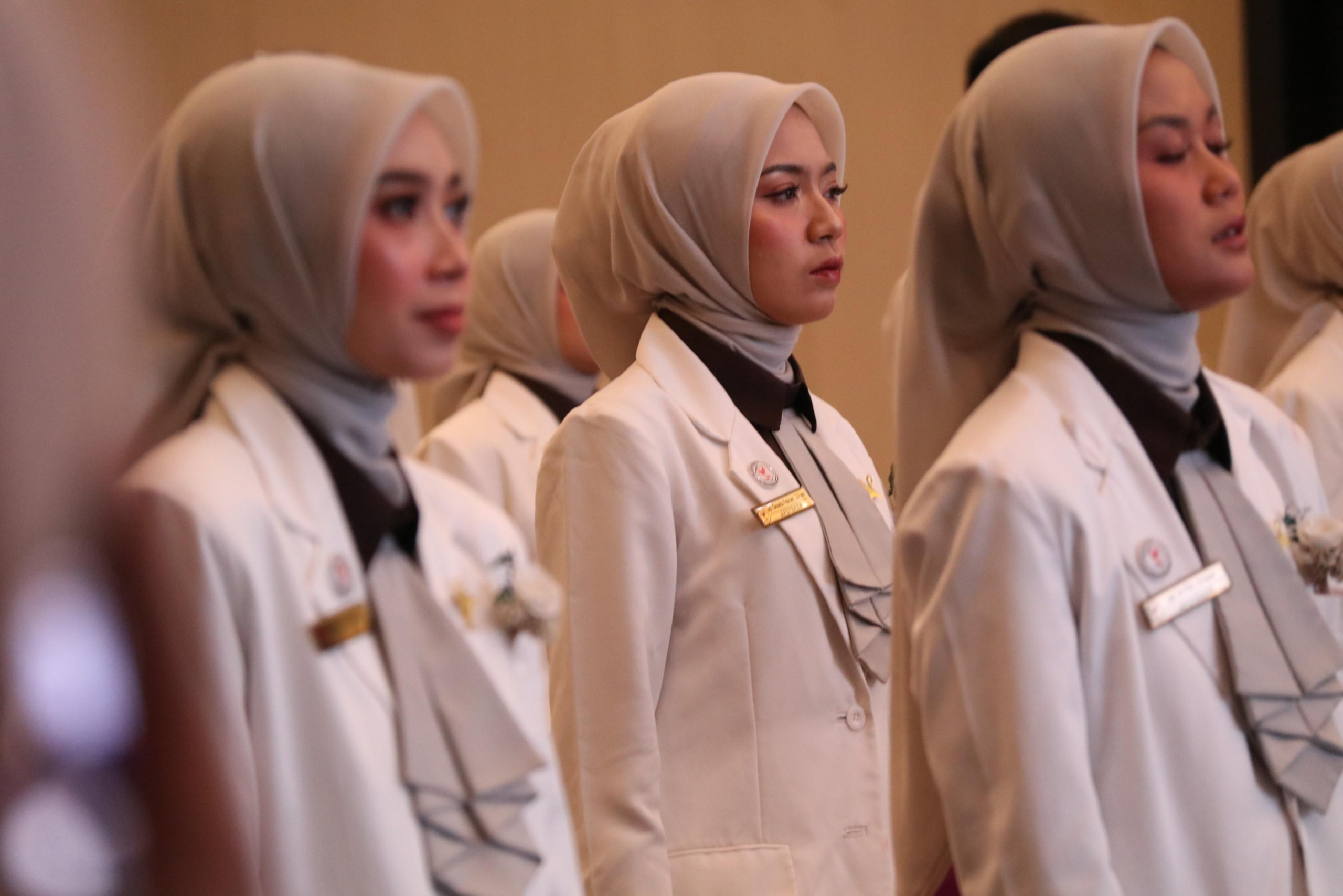 Uniga Resmi Cetak 41 Apoteker Baru, Dinkes Garut Soroti Krisis Tenaga Kesehatan