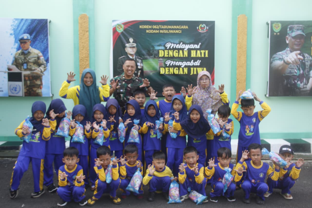 Siswa PAUD Roushotul Harissyah Belajar Nasionalisme Lewat Outing Class di Kodim 0612 Tasikmalaya