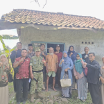 Camat Langensari Bantu Lansia Sebatang Kara di Bojongkantong