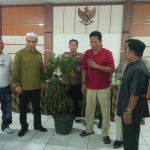 Organisasi Peduli Lingkungan Kota Tasikmalaya, bagikan 2000 Pohon Berpot Percantik Mesjid