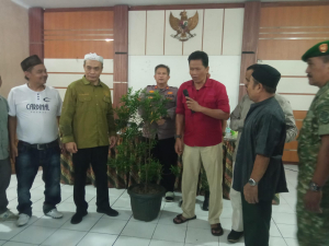 Organisasi Peduli Lingkungan Kota Tasikmalaya, bagikan 2000 Pohon Berpot Percantik Mesjid