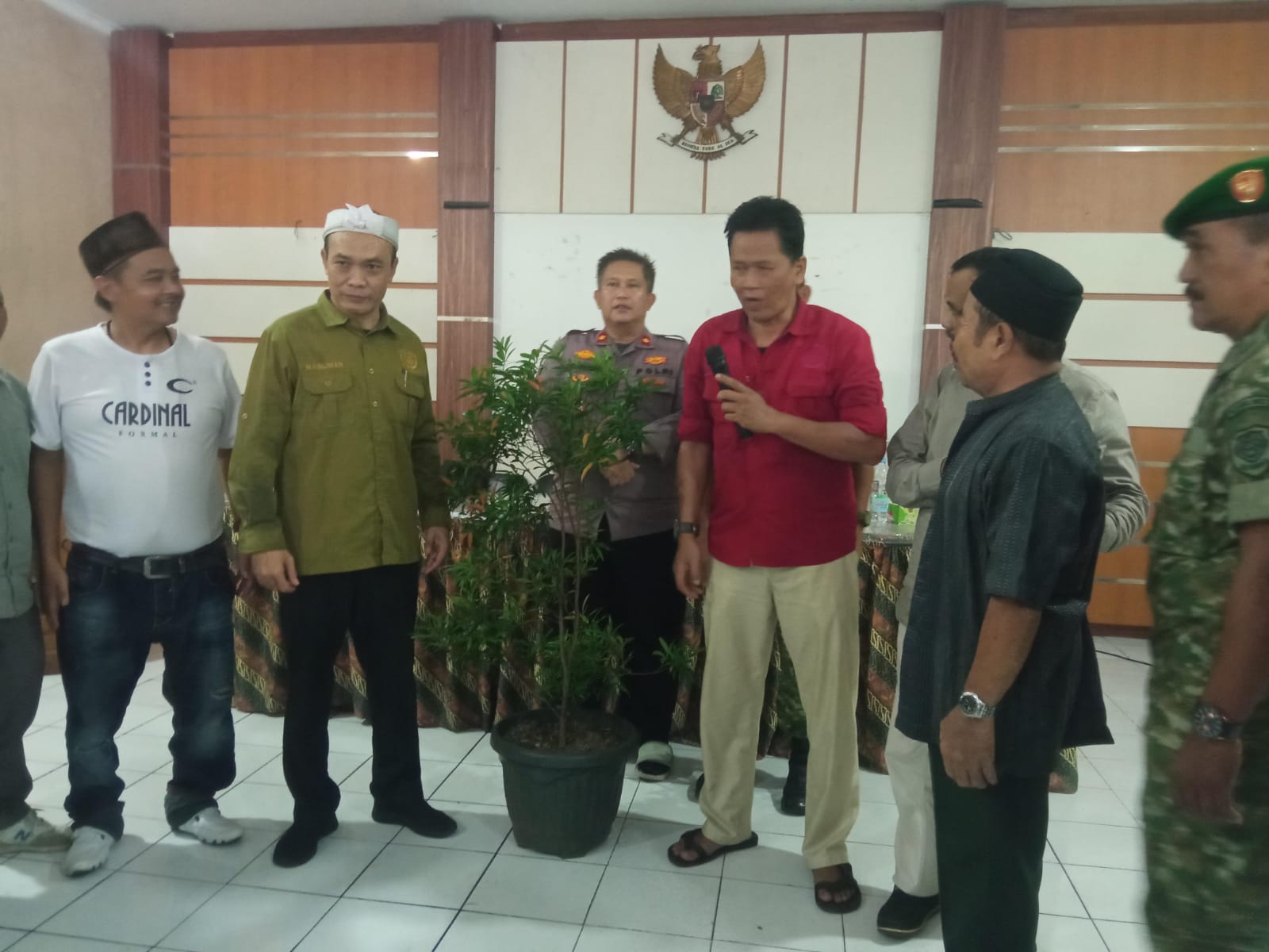 Organisasi Peduli Lingkungan Kota Tasikmalaya, bagikan 2000 Pohon Berpot Percantik Mesjid