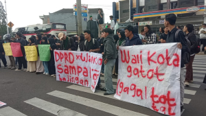 HMI Tasikmalaya Geruduk Bale Kota, Kritik Pemborosan Anggaran