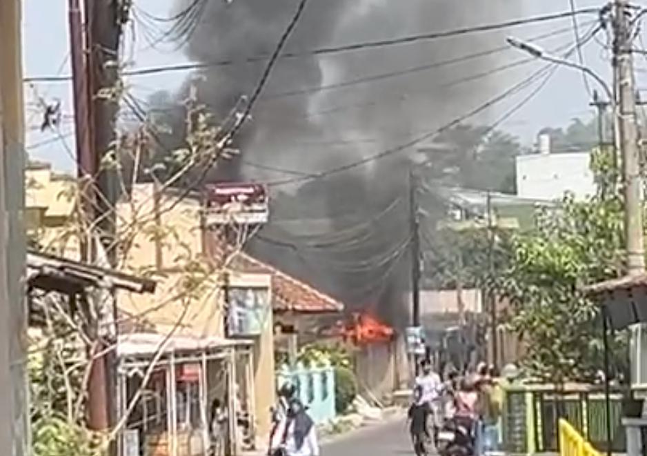 Rumah Lansia di Cipedes Terbakar Saat Salat Jumat, Api Nyaris Merembet ke Permukiman