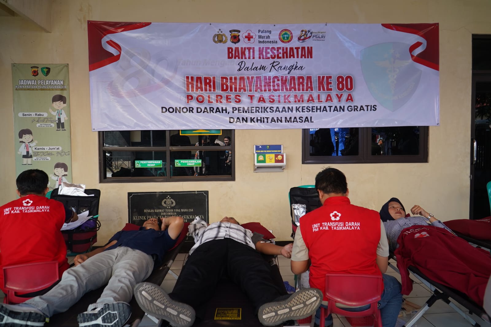 Hari Bhayangkara ke-80, Polres Tasikmalaya Gelar Donor Darah dan Khitanan Massal