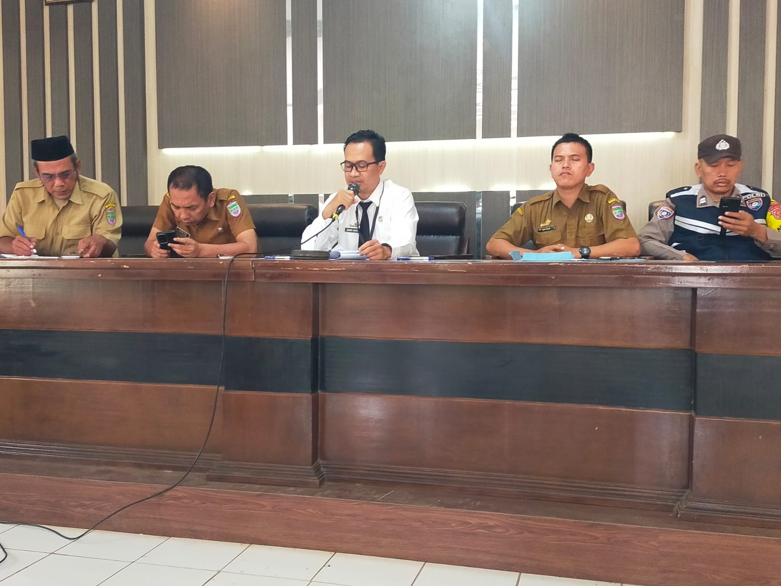 Perkuat Sinergitas, Polsek Kawali Hadiri Pembinaan Pemerintahan Desa Bayasari