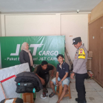 Bhabinkamtibmas Sambangi Pekerja J&T Cargo, Polsek Rajadesa Perkuat Kamtibmas