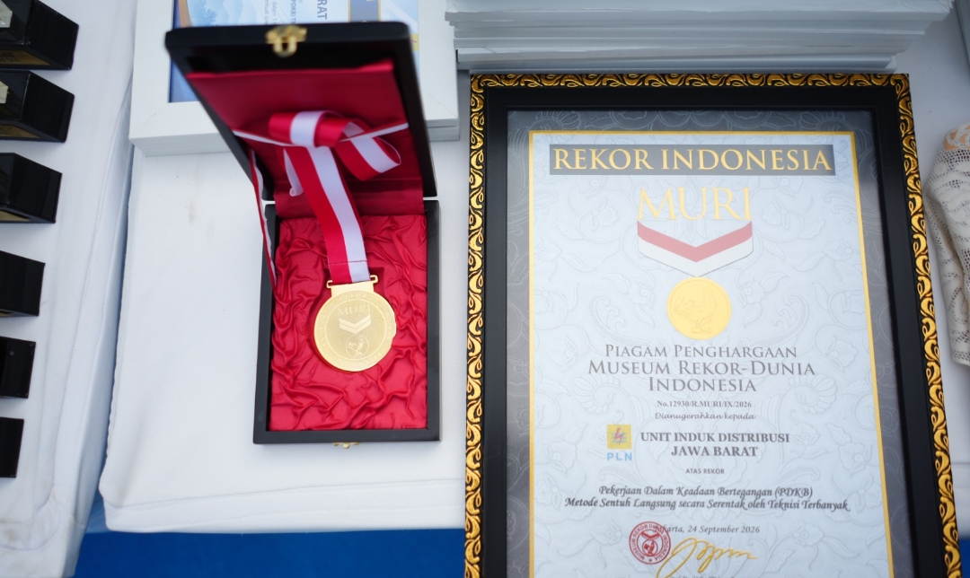 PLN UID Jabar Raih Rekor MURI, Pemeliharaan Listrik Tanpa Padam Jaga Aktivitas Masyarakat Tetap Berjalan
